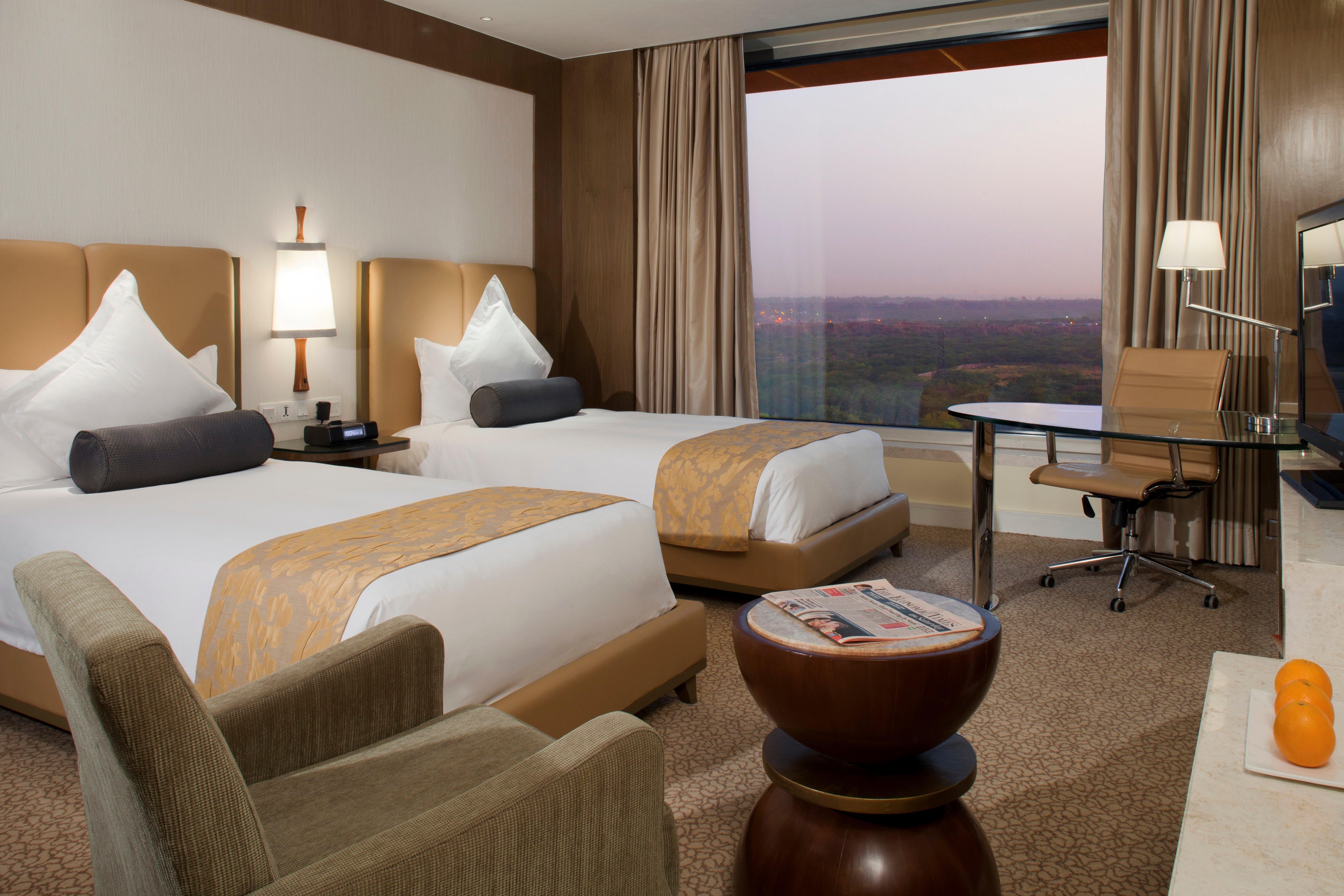 Crowne Plaza New Delhi Okhla By Ihg Nova Deli Exterior foto A guest room at the JW Marriott Desert Springs Resort and Spa