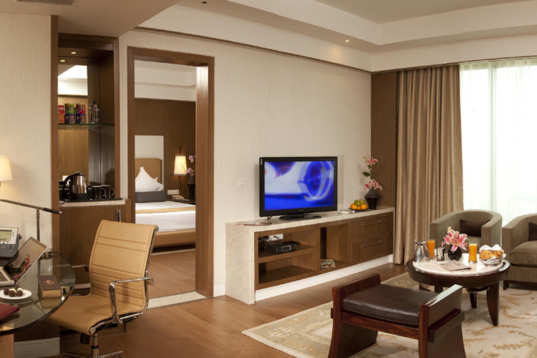 Crowne Plaza New Delhi Okhla By Ihg Nova Deli Exterior foto A suite at the hotel