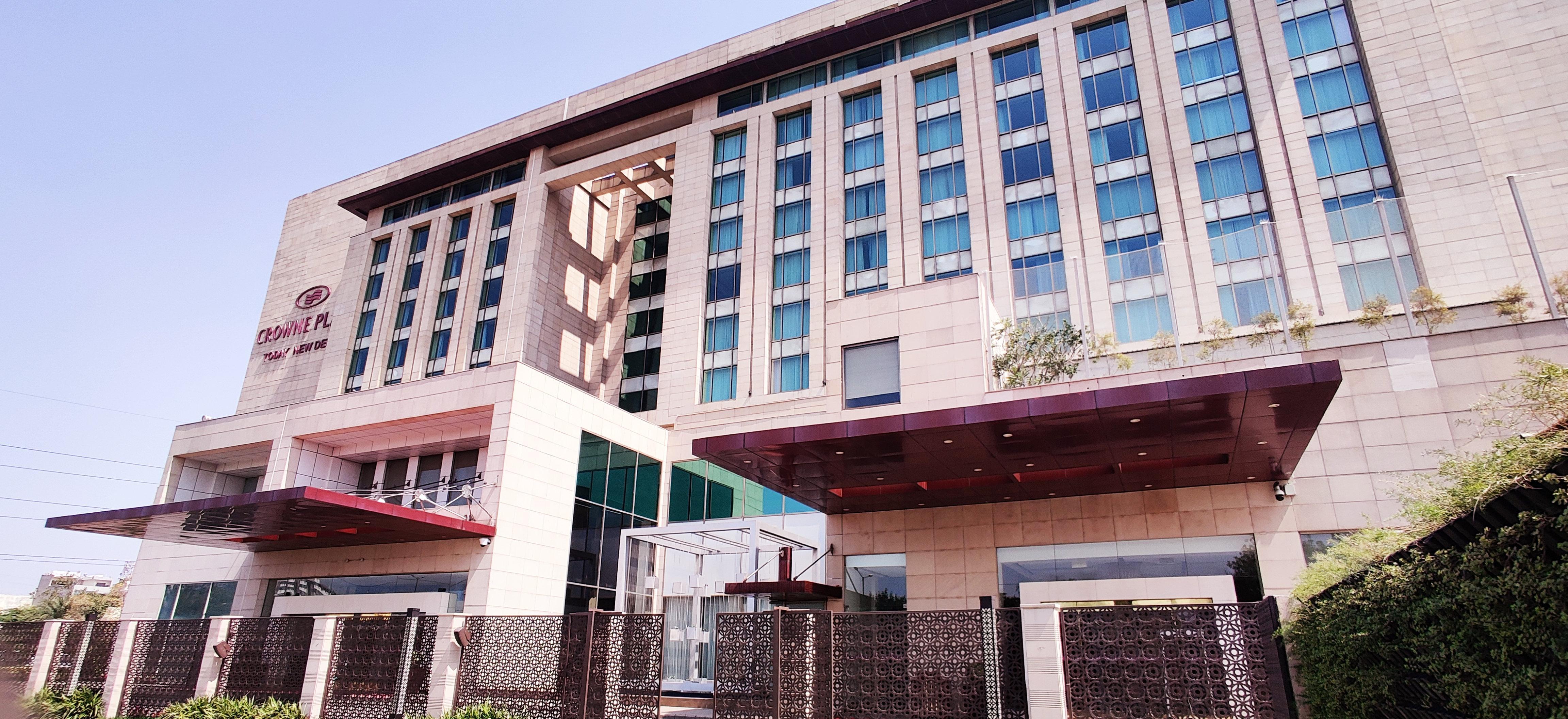 Crowne Plaza New Delhi Okhla By Ihg Nova Deli Exterior foto The University of Lahore