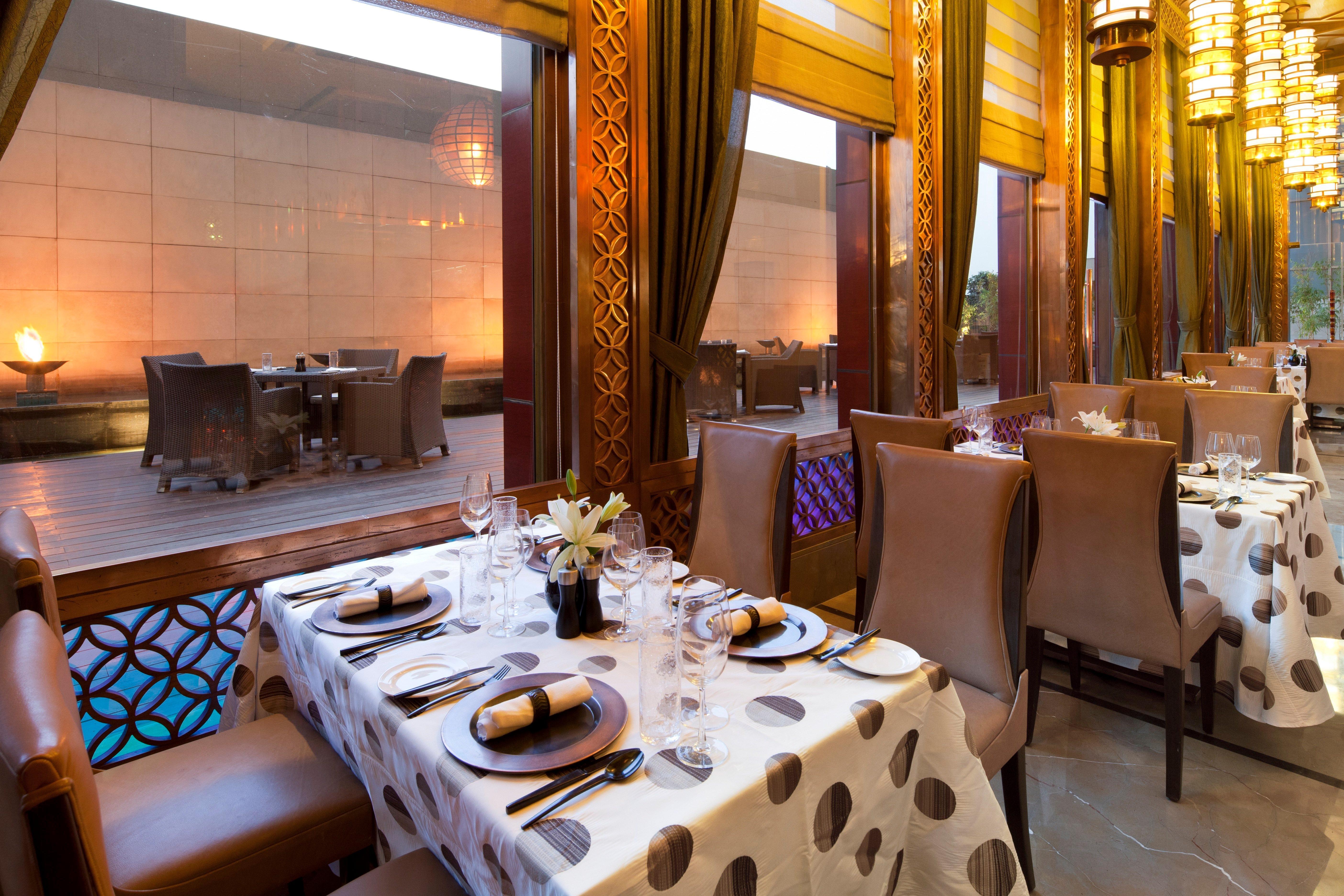 Crowne Plaza New Delhi Okhla By Ihg Nova Deli Exterior foto The restaurant