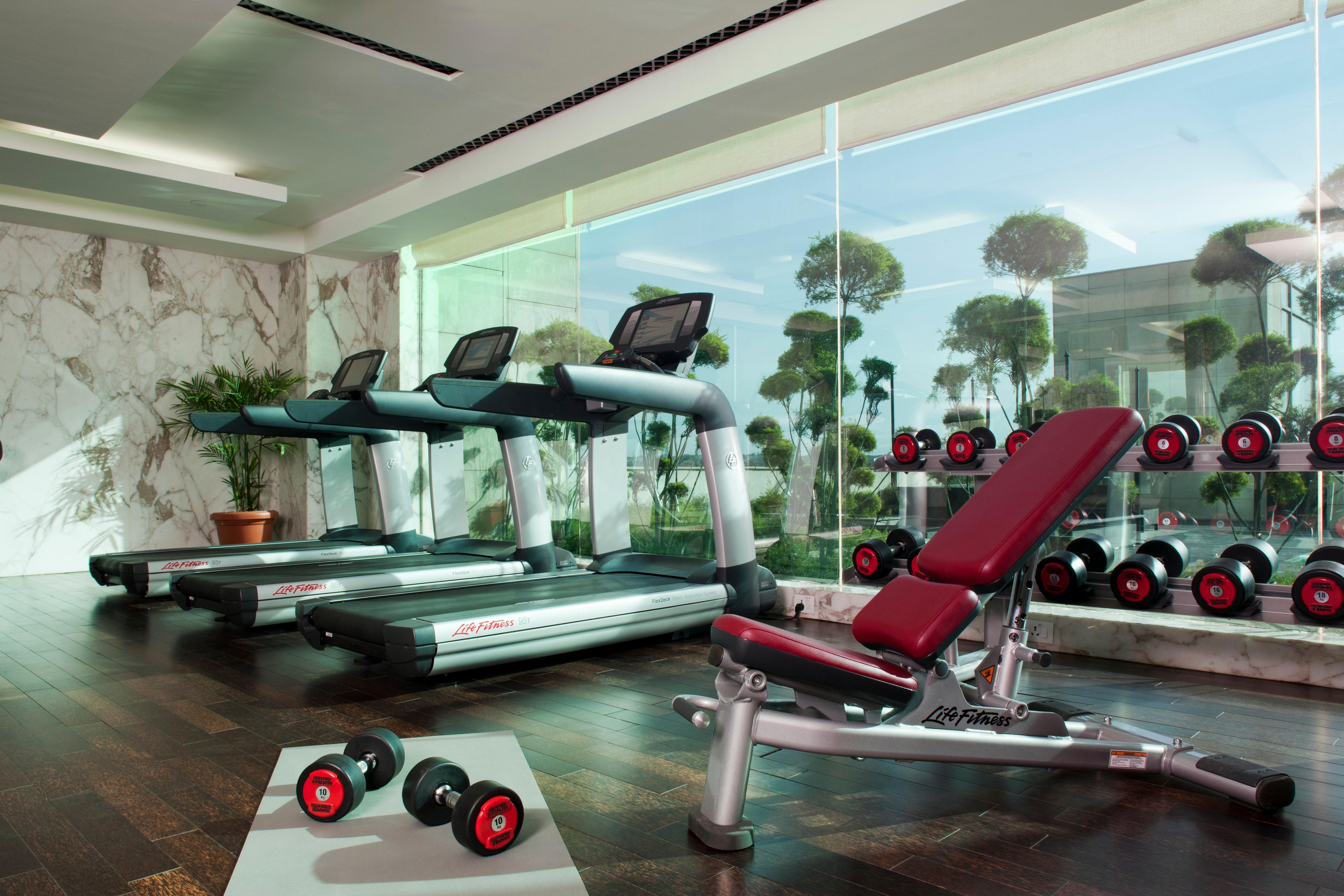 Crowne Plaza New Delhi Okhla By Ihg Nova Deli Facilidades foto A modern gym
