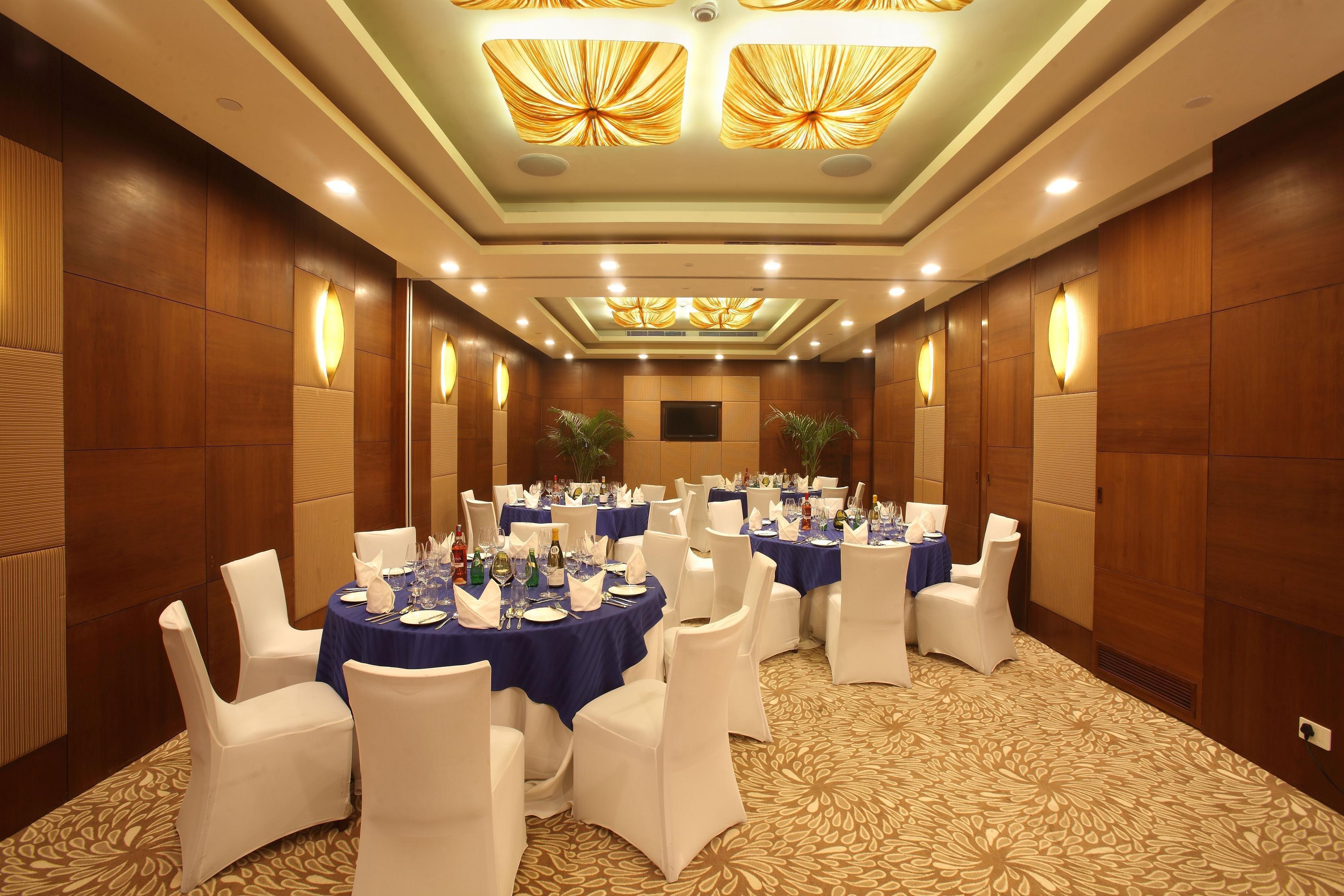 Crowne Plaza New Delhi Okhla By Ihg Nova Deli Exterior foto The Royal