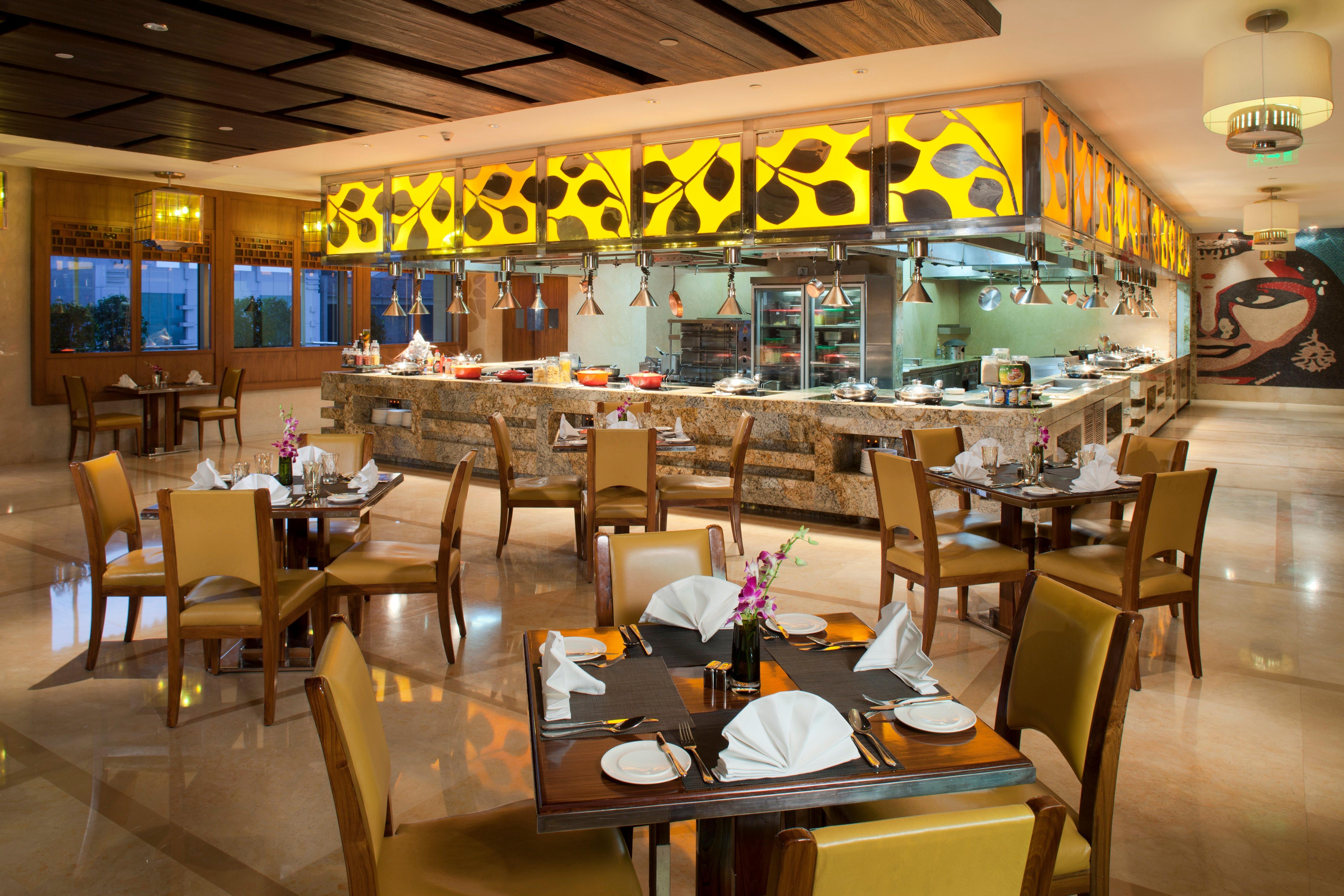 Crowne Plaza New Delhi Okhla By Ihg Nova Deli Exterior foto The restaurant