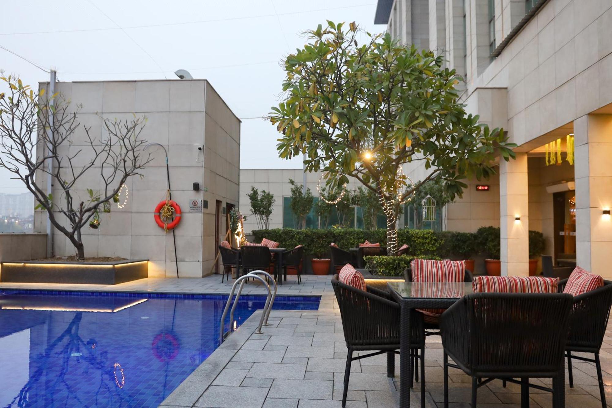Crowne Plaza New Delhi Okhla By Ihg Nova Deli Exterior foto The Park, New Delhi
